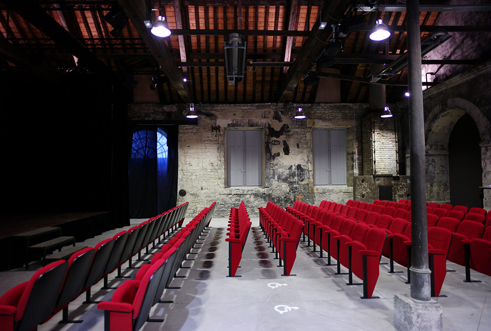 Aménagement d'une salle de spectacle dans  l'ancienne forge royale de le Chaussade / Guérigny / Salle de spectacle