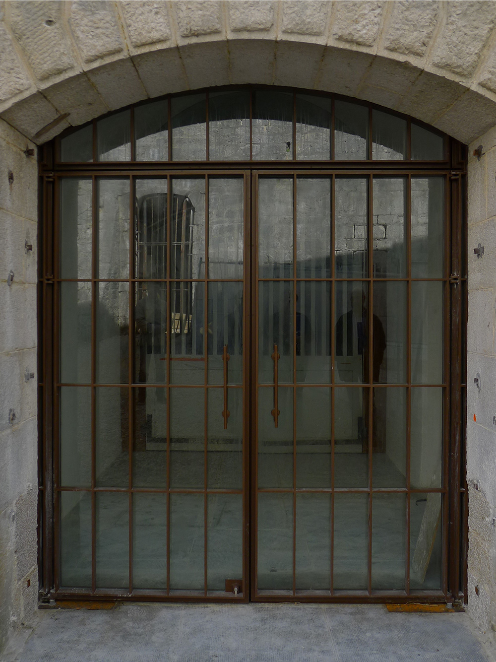 Aménagement d'un musée dans le casernement Joffre, Fort de Joux / la Cluse et Mijoux / détail de la porte d'entrée